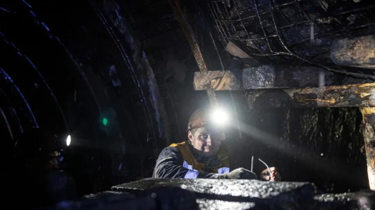 41 mineurs bloqués dans le Donbass, violentes attaques aussi à Odessa