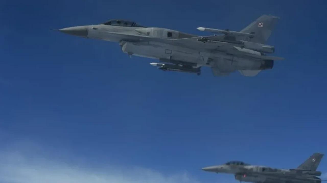 Des F-16 polonais interceptent des avions russes au-dessus de la mer Baltique