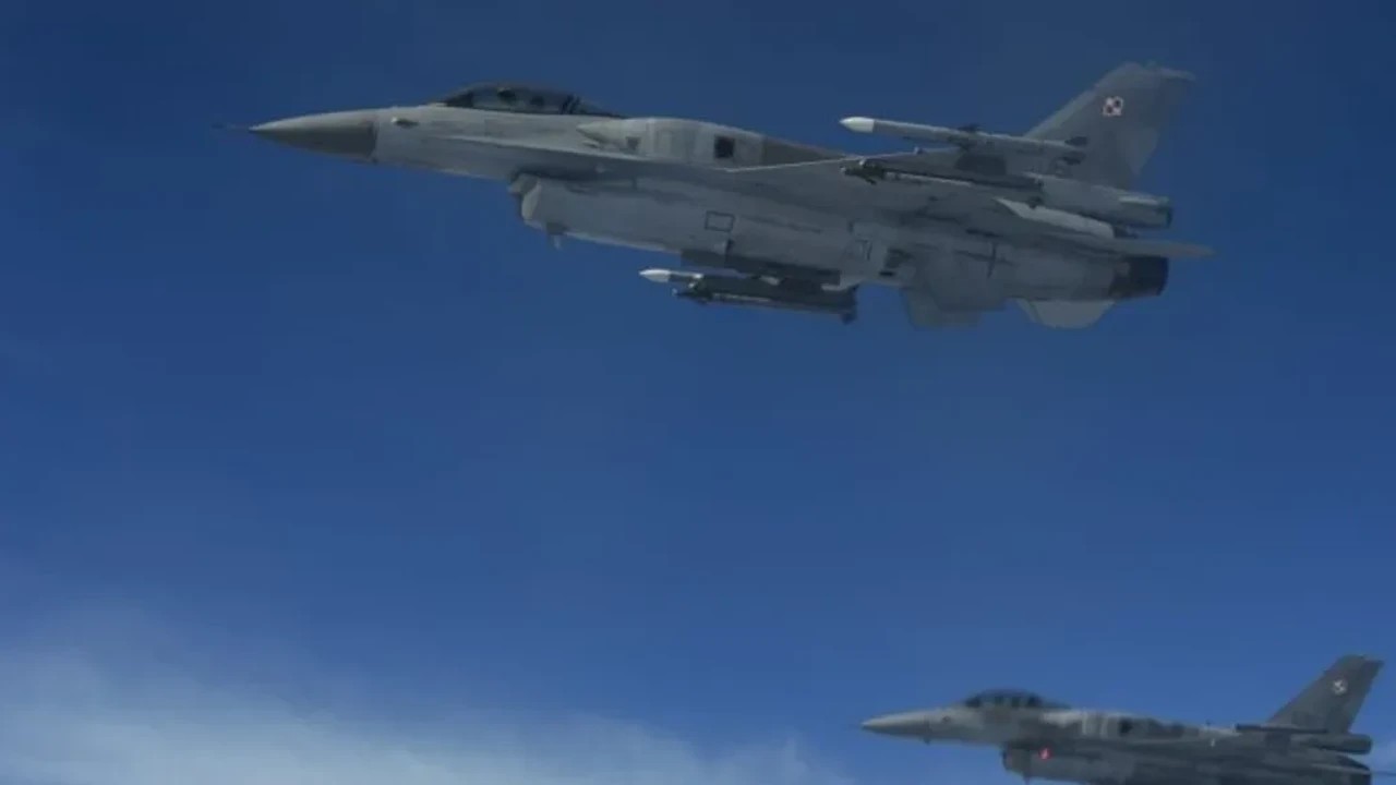 Des F-16 polonais interceptent des avions russes au-dessus de la mer Baltique