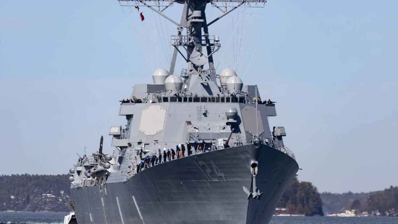 Destroyers, dragueurs de mines et 5 000 marines / Comment Trump bloque le détroit d'Ormuz