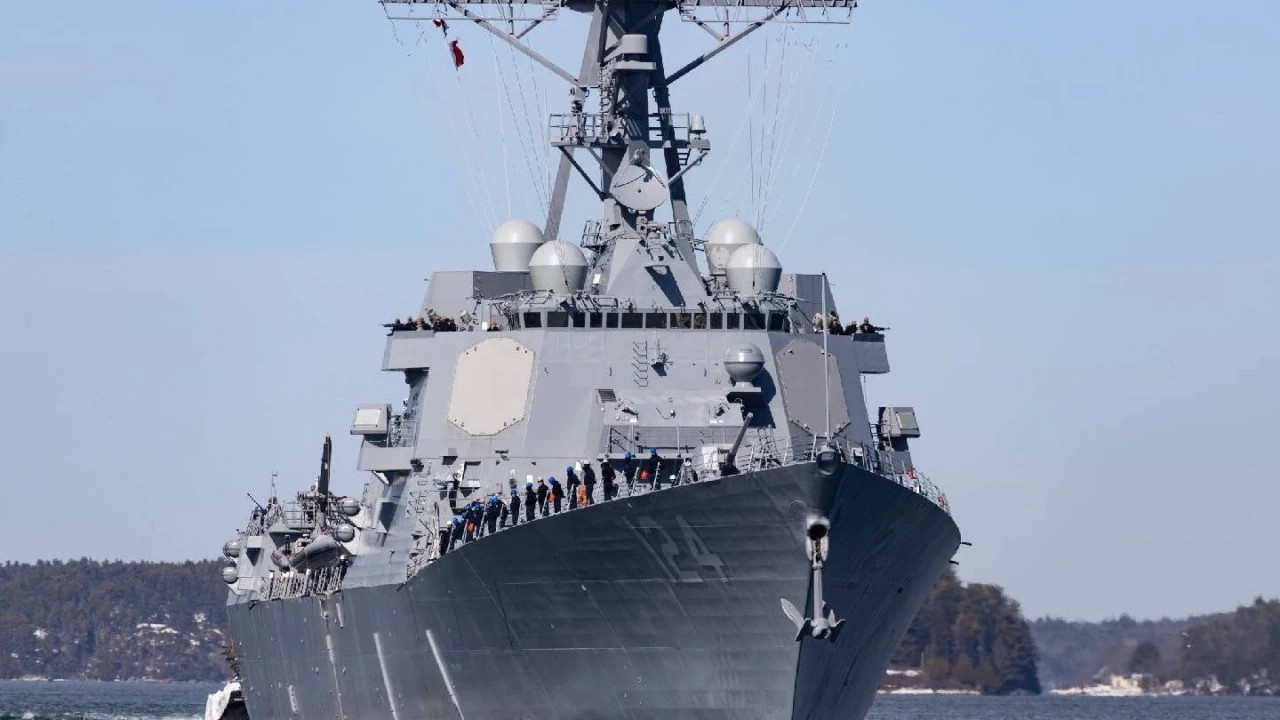 Destroyers, dragueurs de mines et 5 000 marines / Comment Trump bloque le détroit d'Ormuz