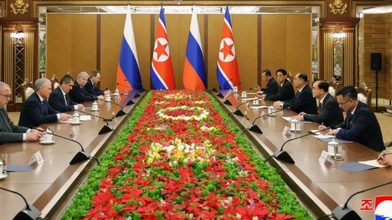 Hauts responsables russes en Corée du Nord visent un accord militaire à long terme