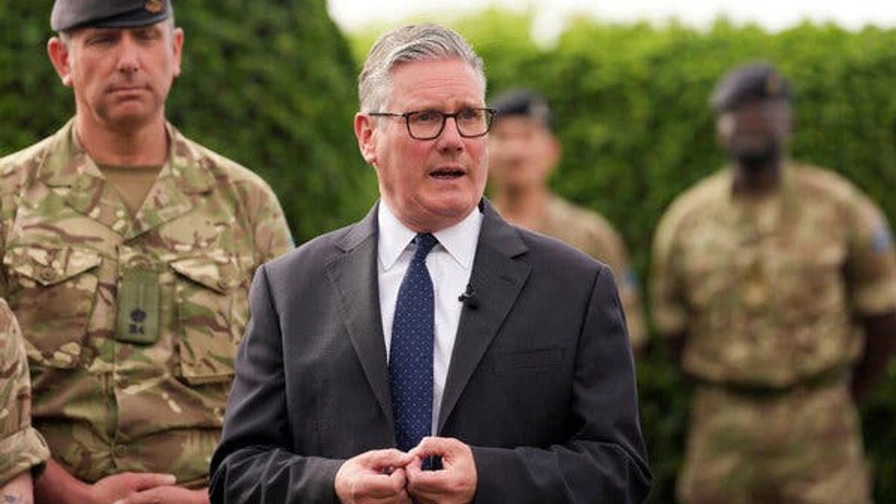 Il a mis la Grande-Bretagne en danger! L'ex-chef de l'OTAN vise le PM Starmer