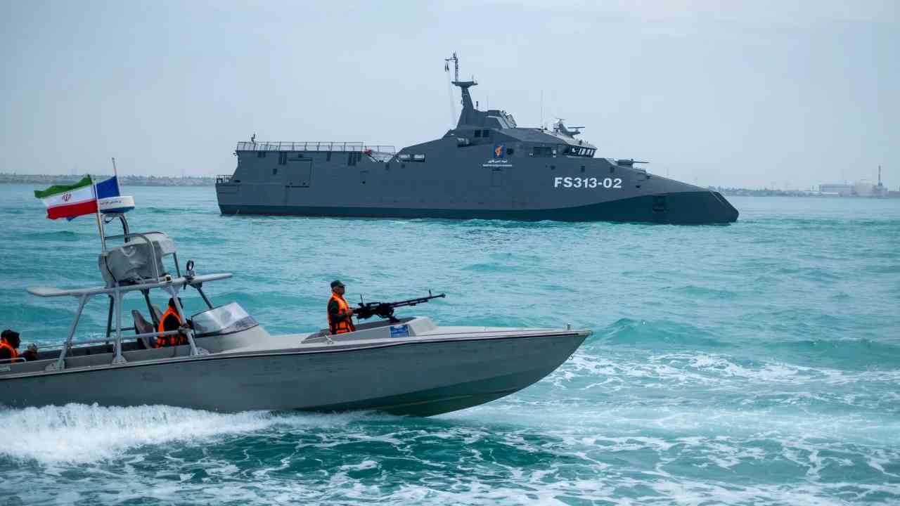 Iran encerclé, États-Unis ferment la mer / Commerce stoppé, espoir de nouvelles négociations