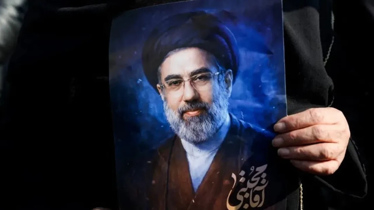 Le nouveau dirigeant d'Iran est-il « inconscient et dans un état grave » ?