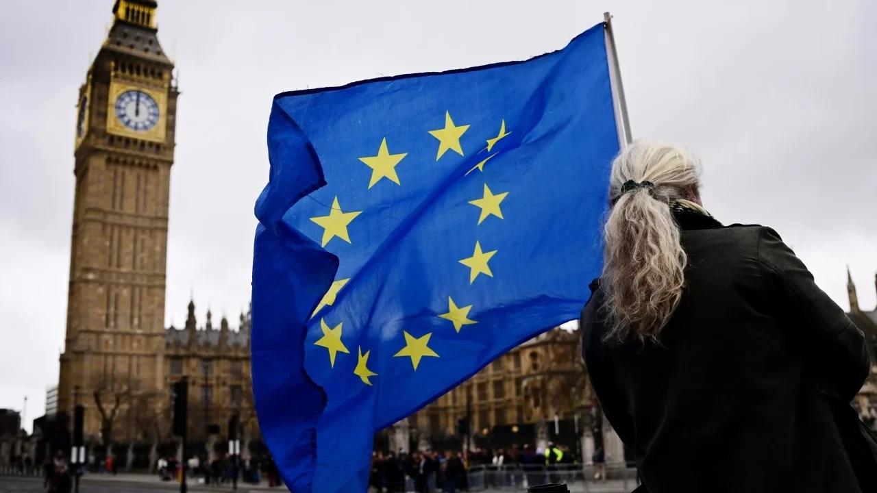 Les Britanniques regrettent le Brexit, dix ans plus tard, veulent revenir dans l'Union européenne