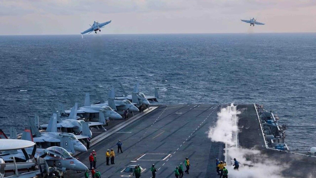 L'Iran attaque des navires américains; guerre relancée, drones contre la flotte au large d'Oman