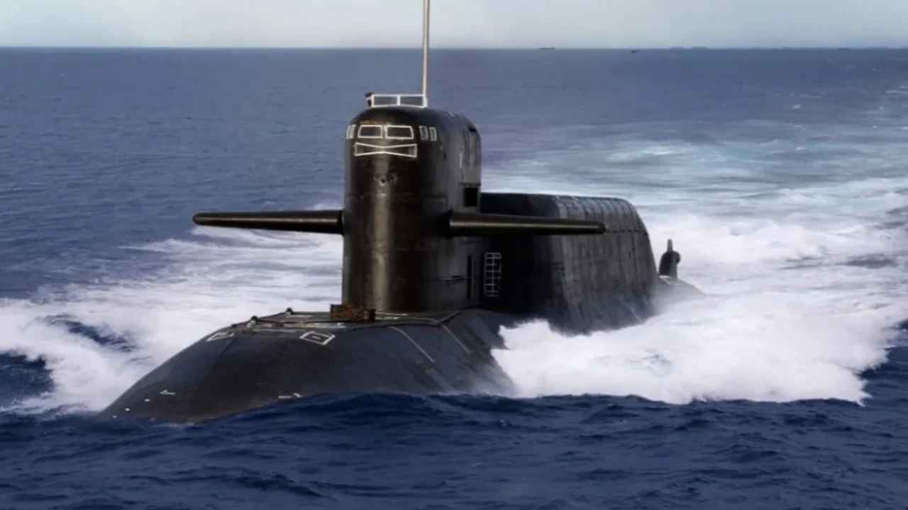 Londres avertit Poutine: toute attaque de câbles par sous-marins russes aura de graves conséquences