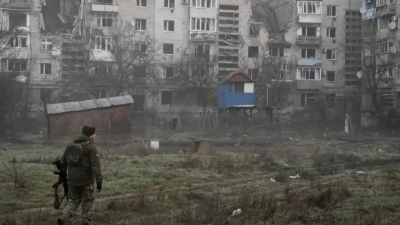 L'Ukraine reprend des secteurs du front au sud-est et à l'est, dit le chef d'état-major.