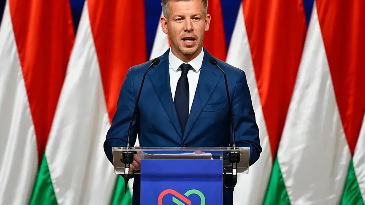 Magyar accuse le chef de la diplomatie sortant d'avoir détruit des documents confidentiels