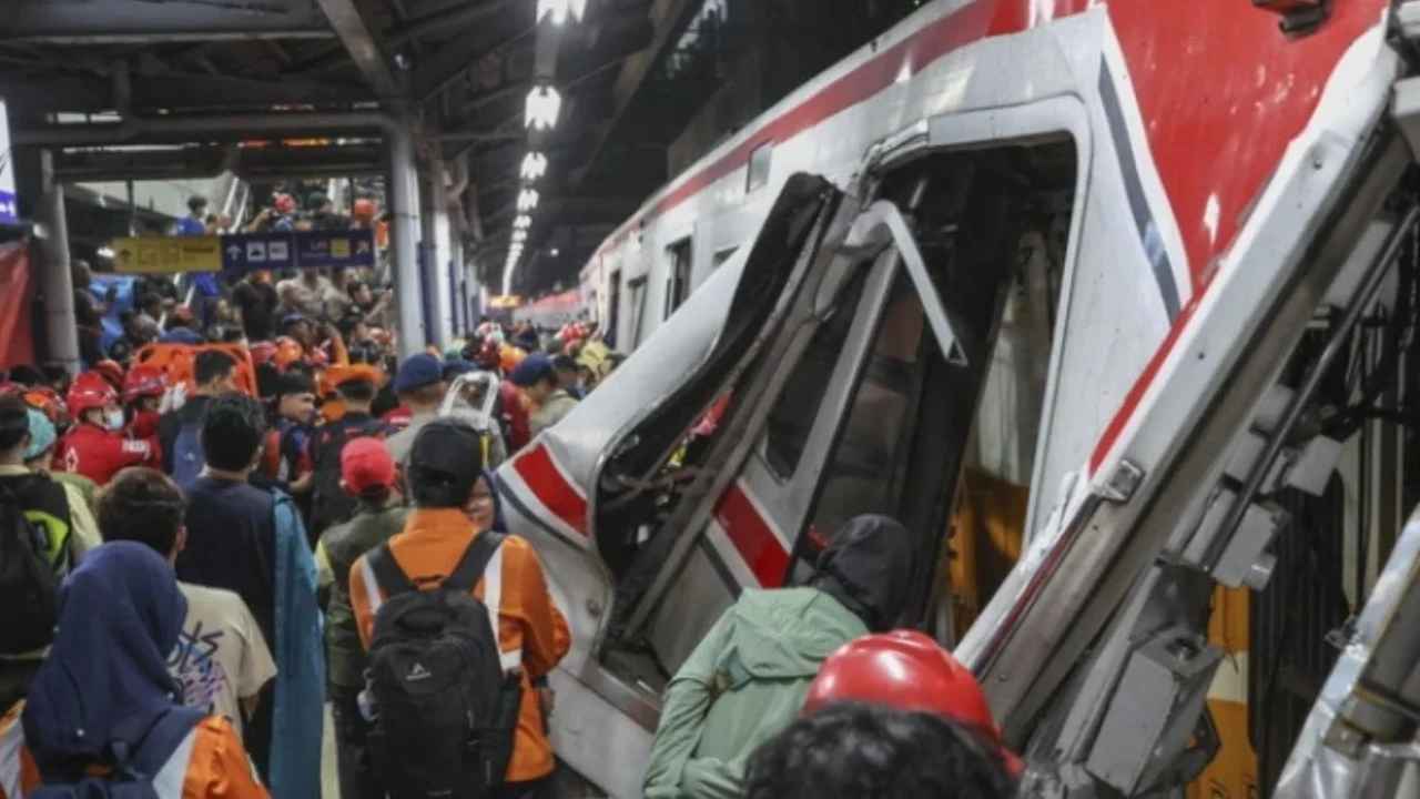 Tragédie en Indonésie: 2 trains se percutent, 14 morts et 81 blessés