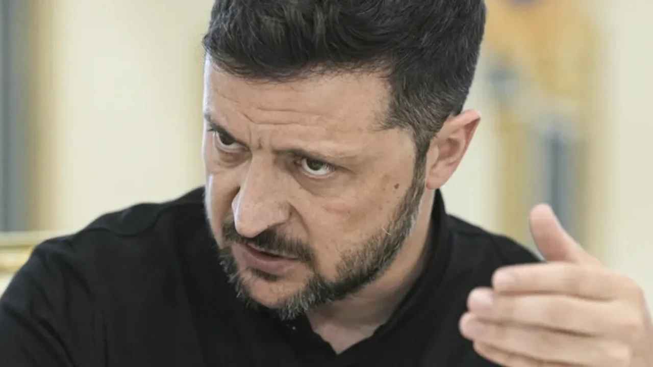 Zelensky rejette l'offre étrangère: pas idiots, nous savons ce que vaut la reddition du Donbass