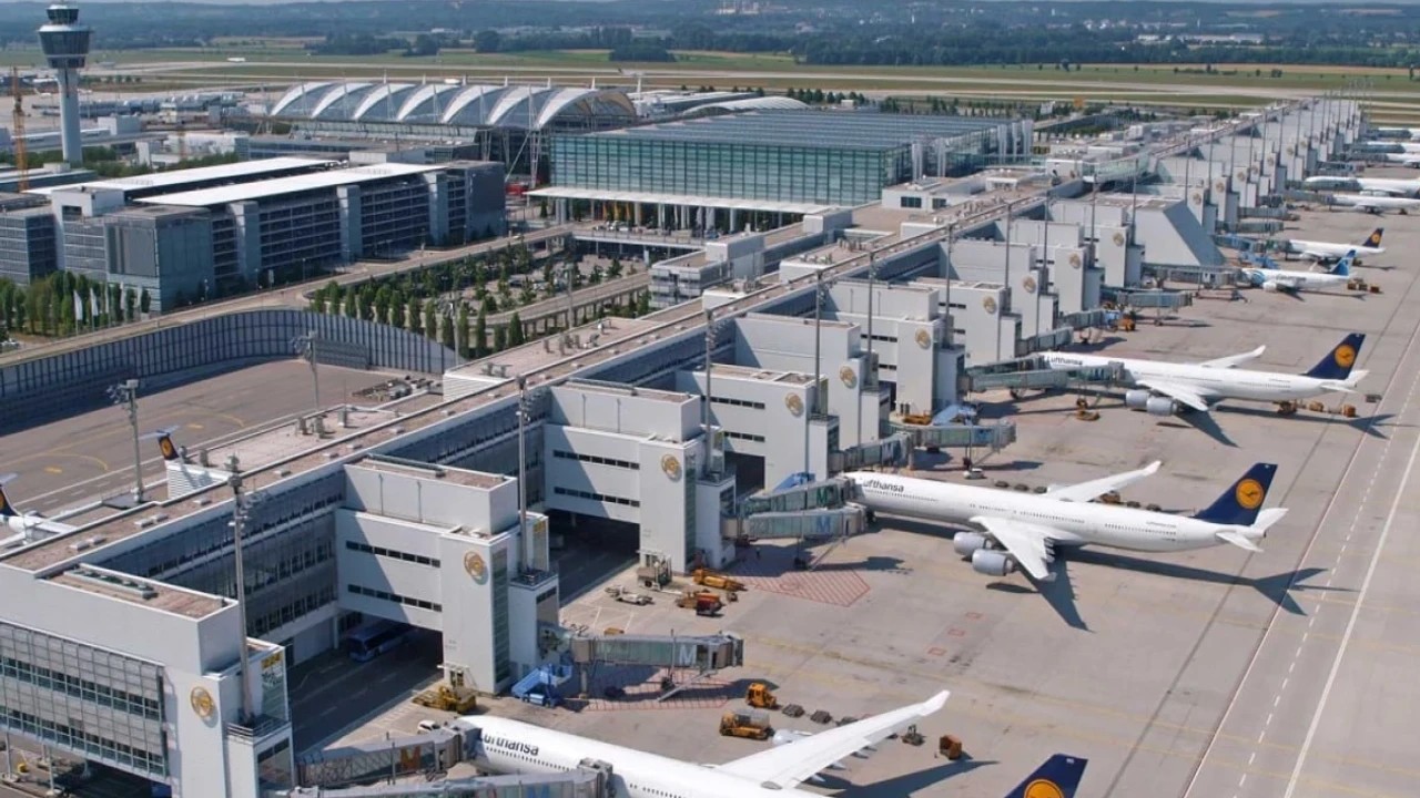 Drone au-dessus de l’aéroport de Munich, chaos parmi les voyageurs : vols suspendus !