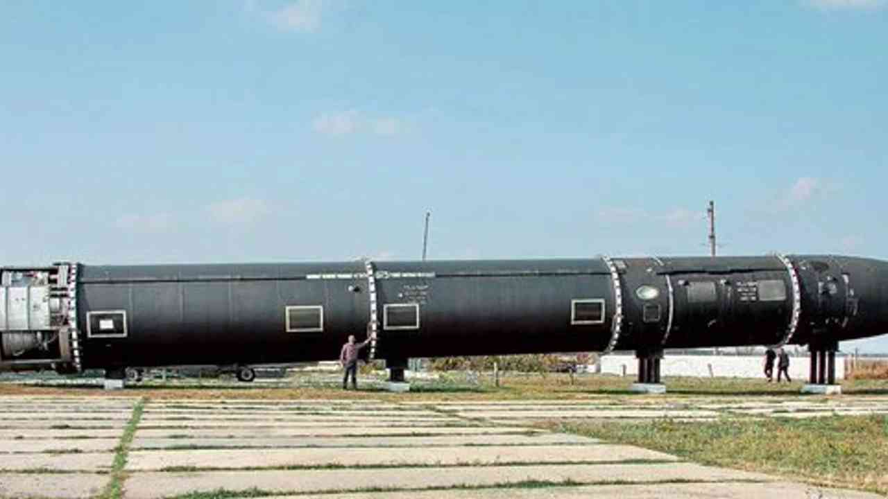La méga arme nucléaire de Poutine / La Russie teste le Satan 2, la plus grosse fusée du monde