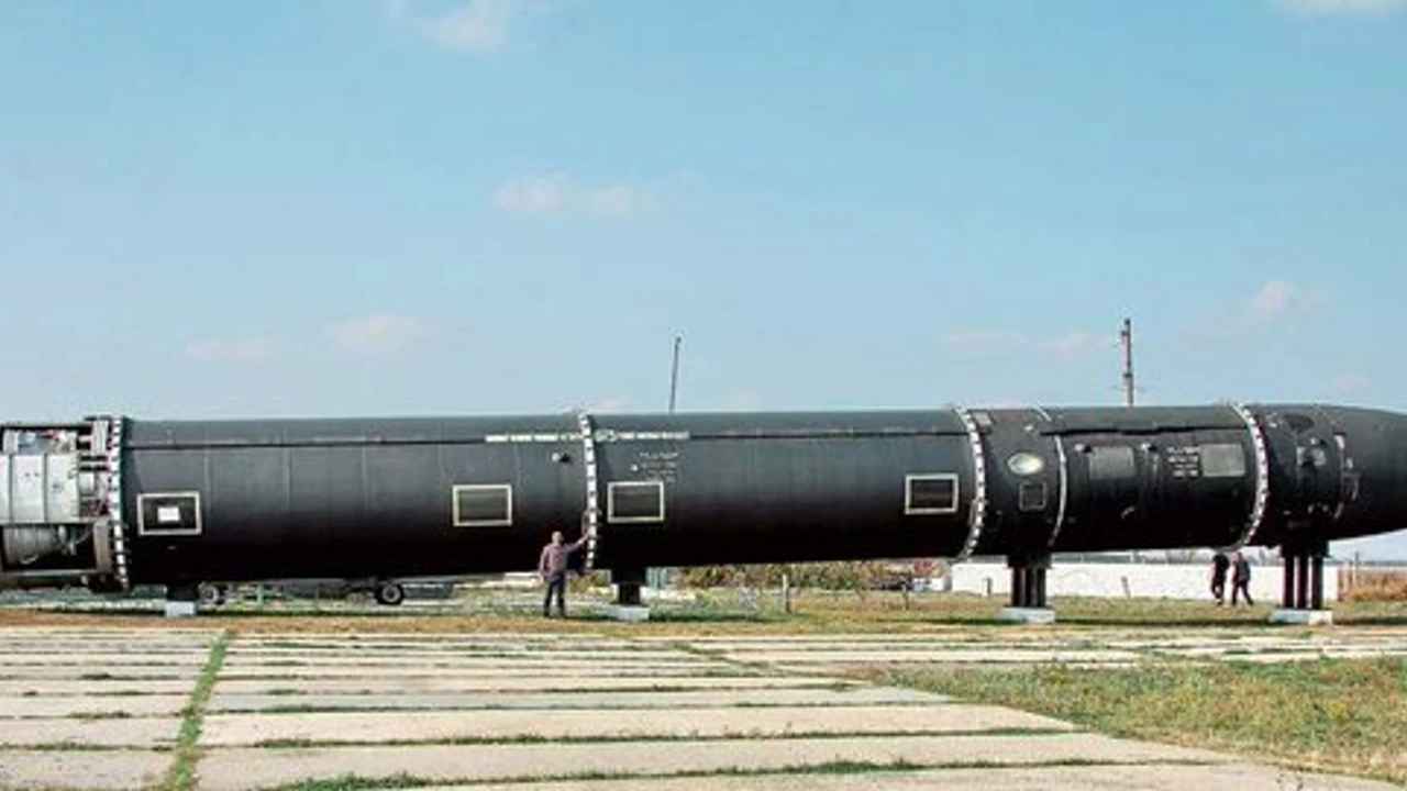 La méga arme nucléaire de Poutine / La Russie teste le Satan 2, la plus grosse fusée du monde