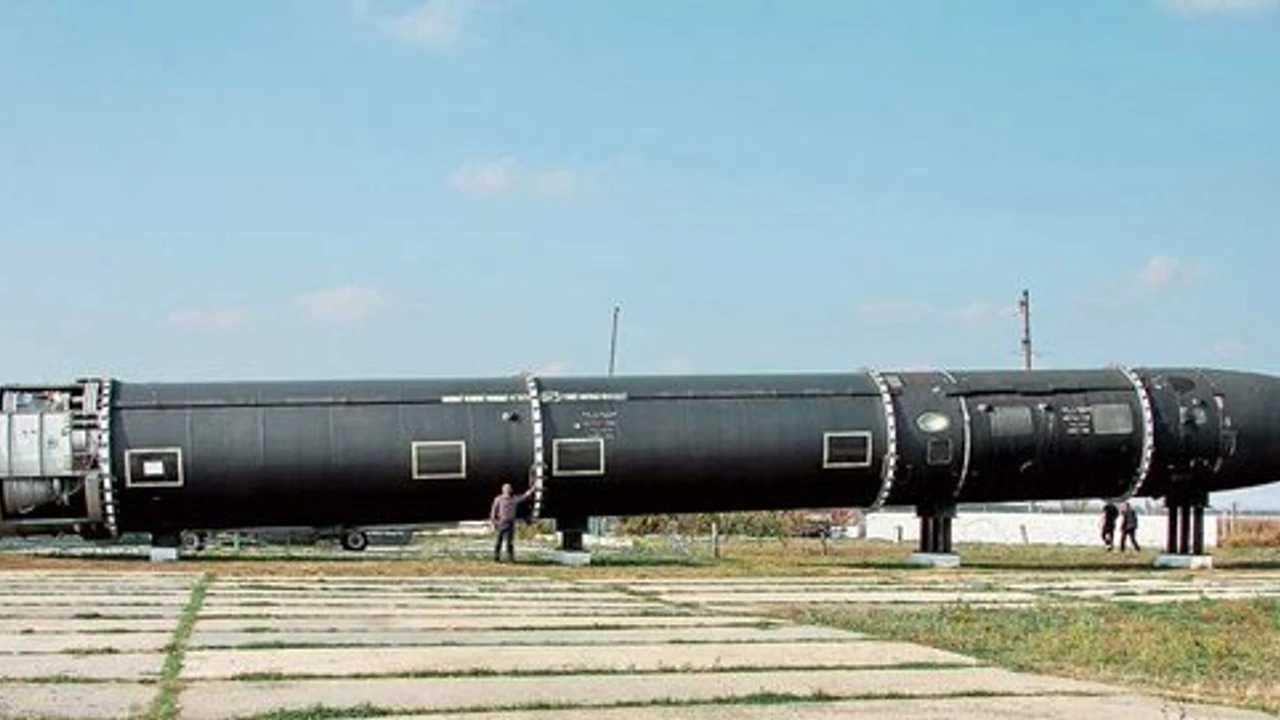 La méga arme nucléaire de Poutine / La Russie teste le Satan 2, la plus grosse fusée du monde