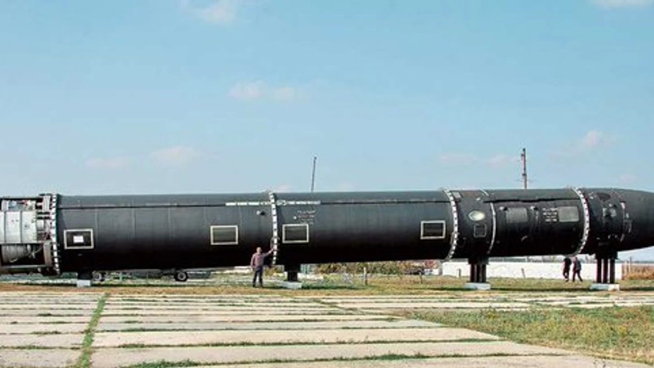 La méga arme nucléaire de Poutine / La Russie teste le Satan 2, la plus grosse fusée du monde