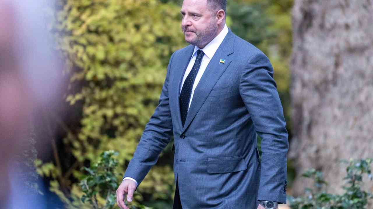 L'adjoint de Zelensky menotté / Cour anti-corruption arrête l'ex-chef de cabinet