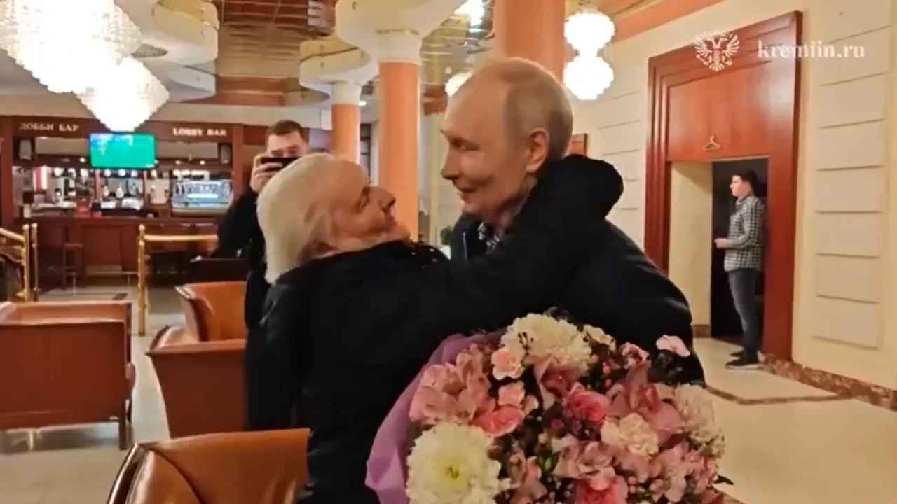 Poutine rencontre l'institutrice… La vidéo fait le tour du monde, «rencontre émouvante»