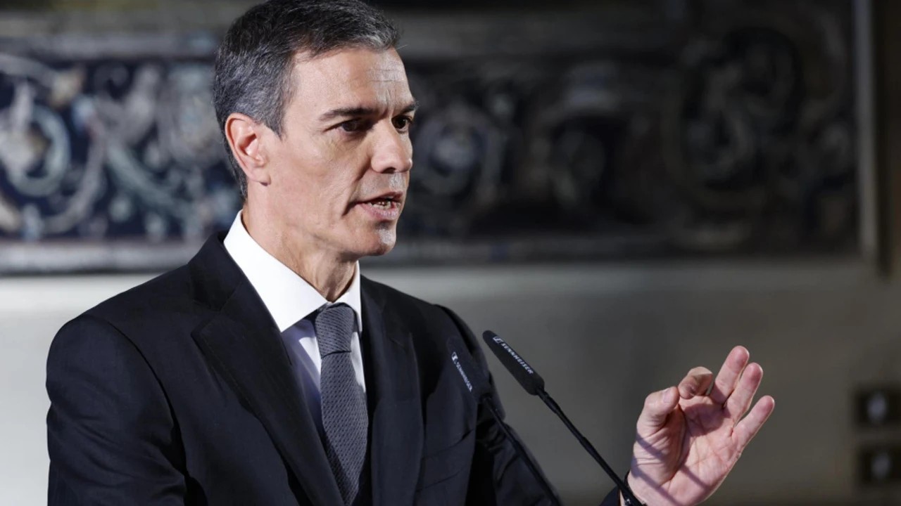 'Tremblent' les fondements politiques de Sánchez, le PM espagnol confronté à une crise