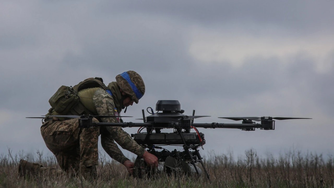 Vague d'attaques en Russie : 23 cibles touchées, l'Ukraine frappe en profondeur