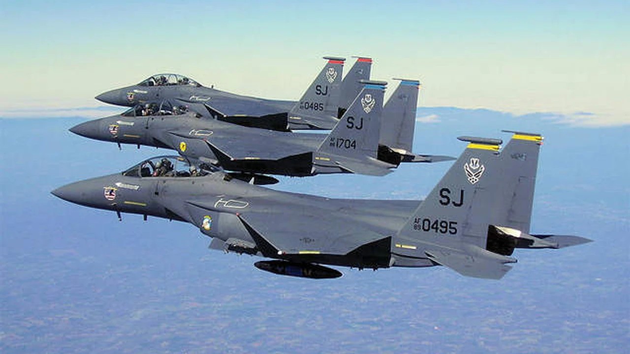 États-Unis « coupent les ailes » de l'OTAN — Pas de force de frappe, retirent avions et navires