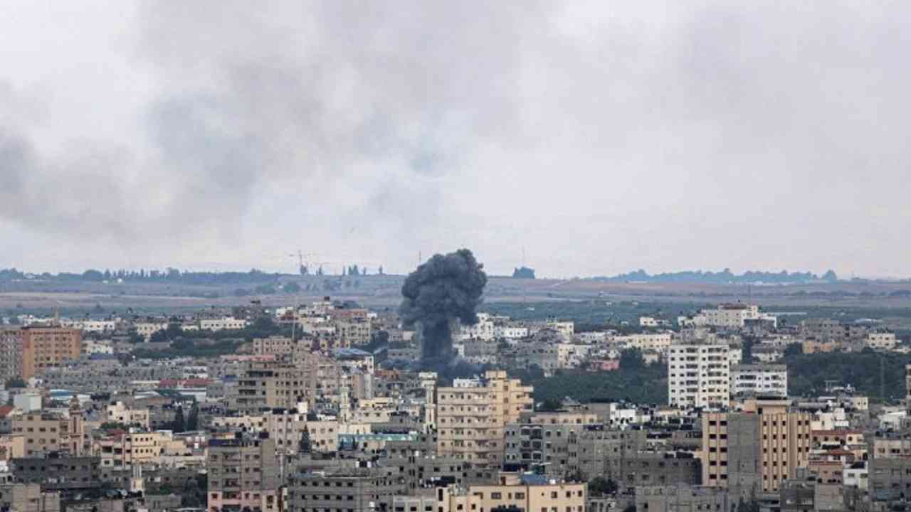 Israël frappe des cibles militaires en Iran; des explosions signalées dans plusieurs villes