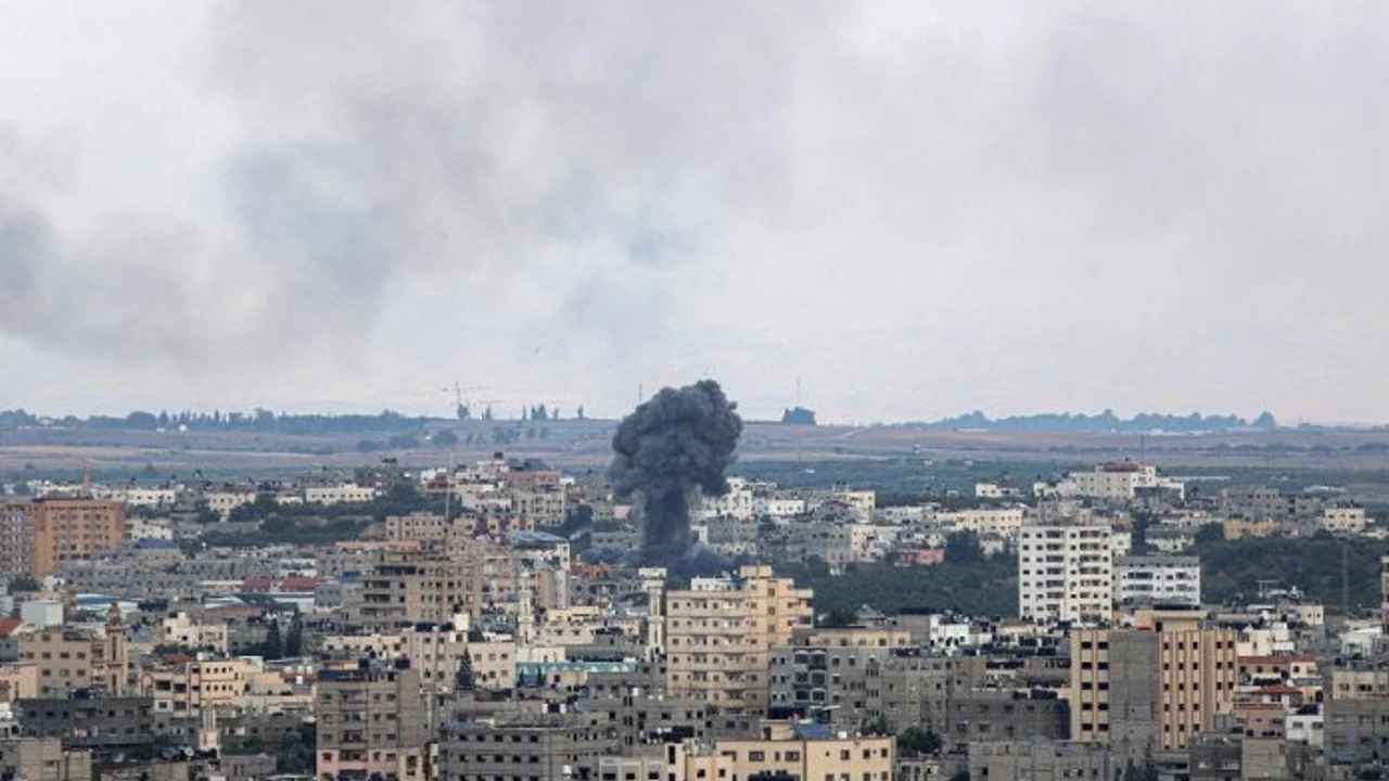 Israël frappe des cibles militaires en Iran; des explosions signalées dans plusieurs villes