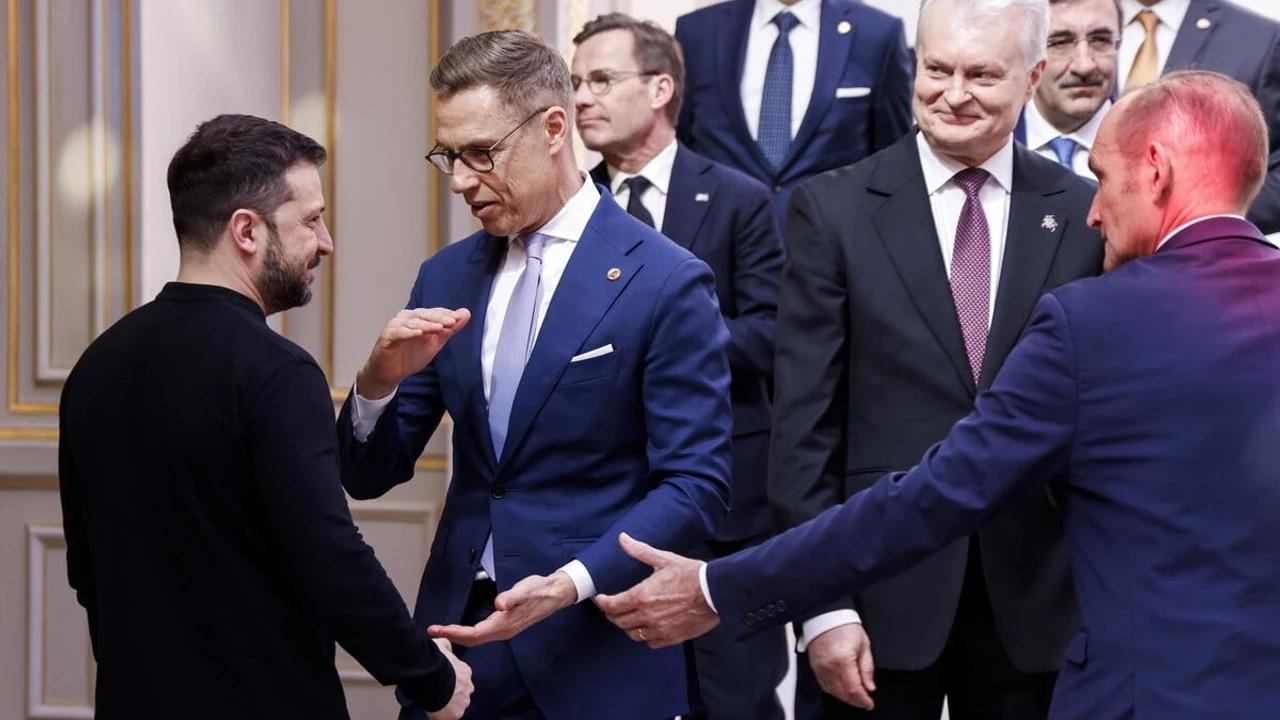 Kiev «envoie ses salutations» à Moscou : drones ukrainiens frappent St-Pétersbourg au «Davos russe»