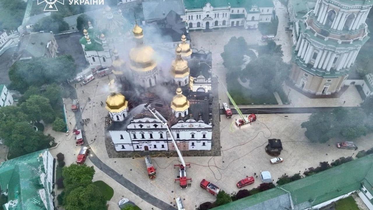La Russie, feu de l'enfer en Ukraine…Cible le monastère emblématique de Kiev, neuf victimes