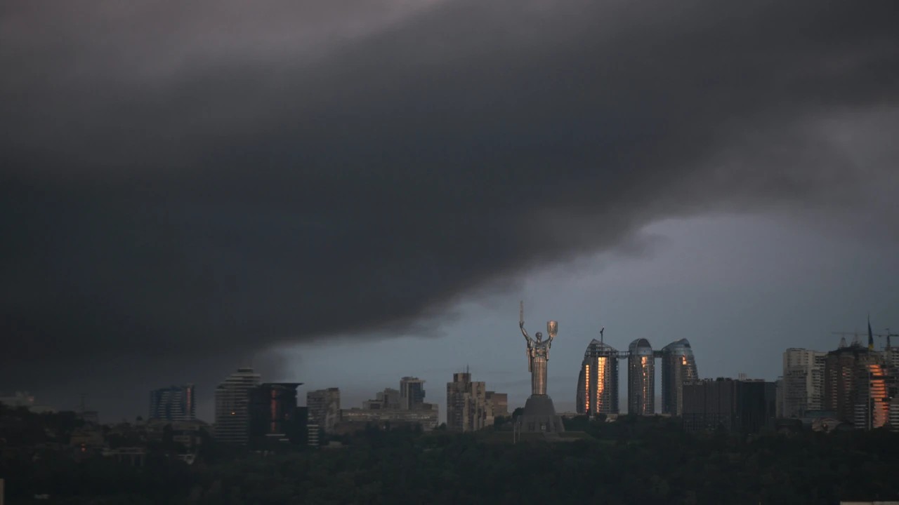 La Russie «souffre» au sol en Ukraine : frappes aériennes accrues, plus grand volume du mois