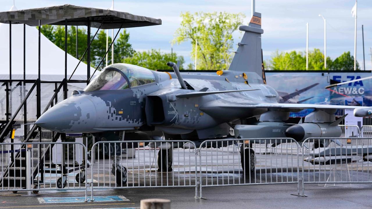 Le Gripen suédois « testé en guerre » / Moment de vérité, l'Ukraine le met face à la Russie