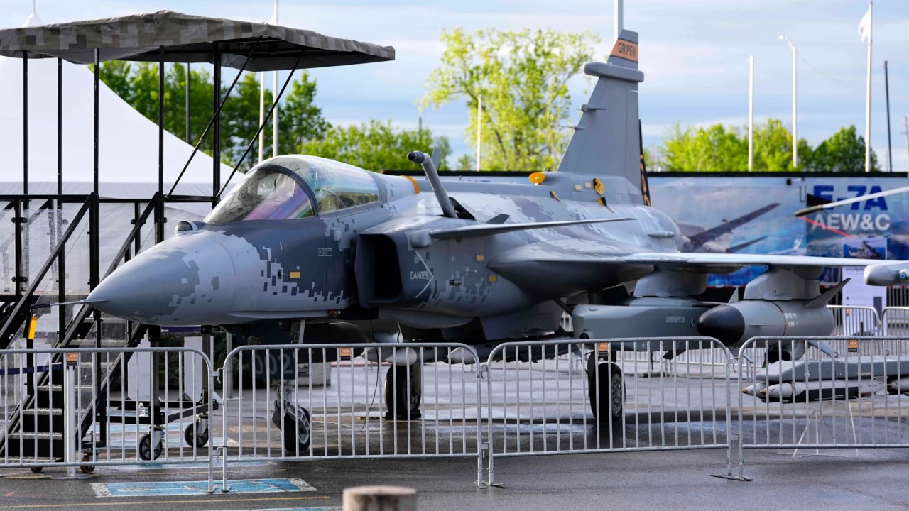 Le Gripen suédois « testé en guerre » / Moment de vérité, l'Ukraine le met face à la Russie