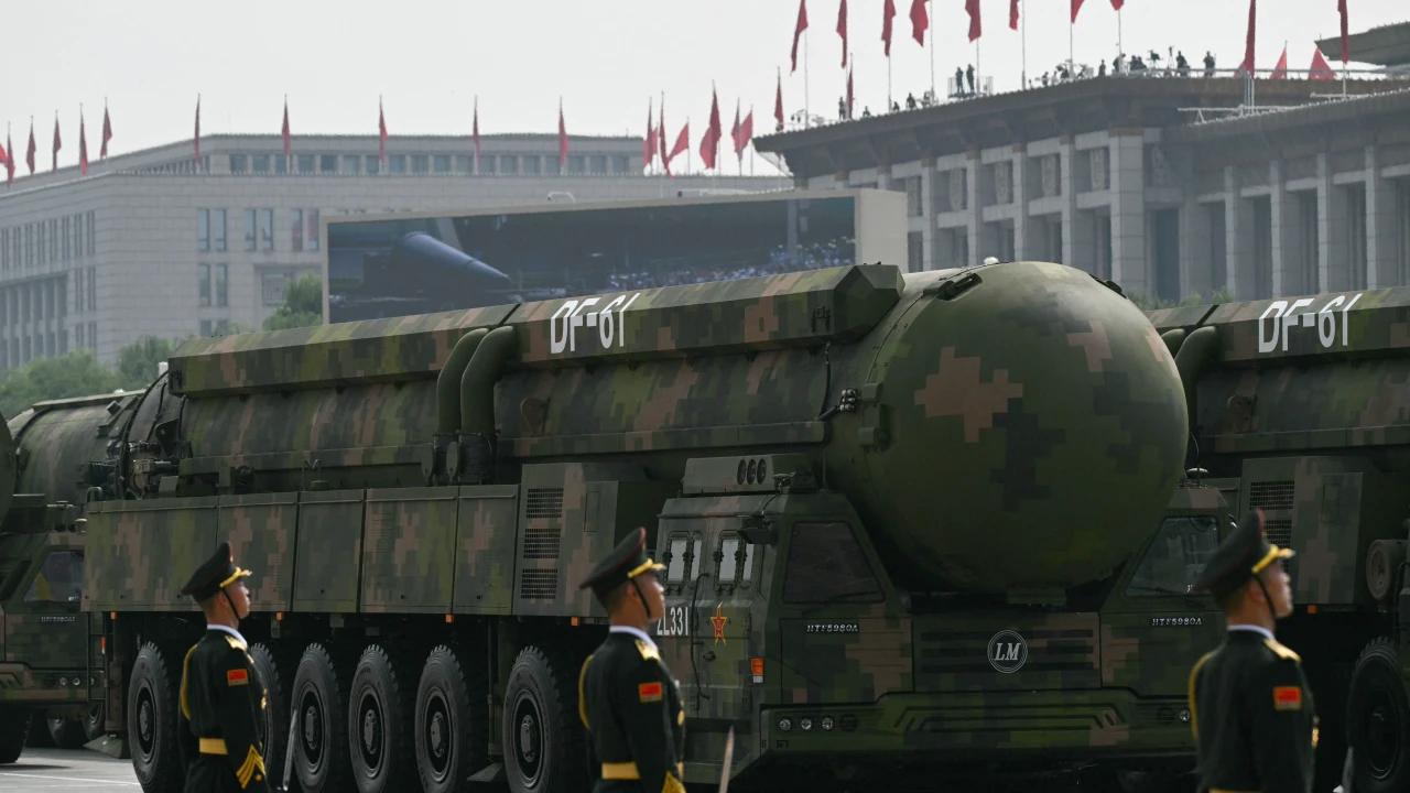 Le Japon s'oppose à la Chine / Vent de guerre: il l'accuse de s'armer vite