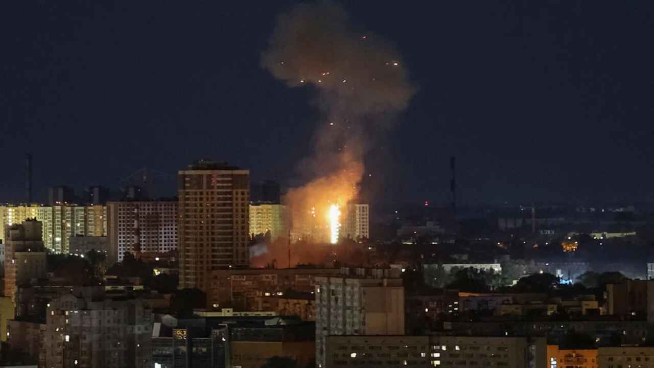 L'Ukraine secouée, blitz de Poutine / 656 drones et 75 roquettes, au moins 11 morts