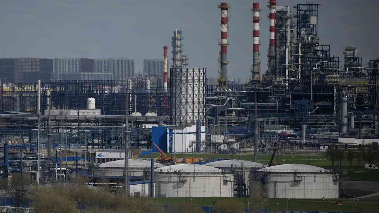 Plus grosse attaque contre Moscou en deux ans / Ukraine 'explose', feu dans une raffinerie