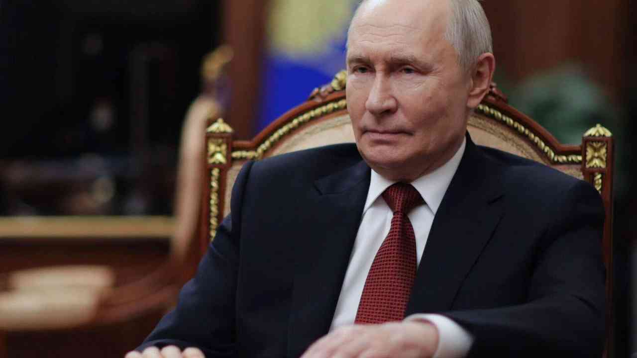 Poutine ne recule pas / L'Ukraine doit renoncer à l'est si elle veut la paix avec la Russie