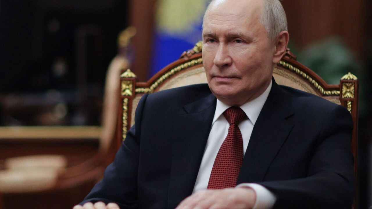 Poutine ne recule pas / L'Ukraine doit renoncer à l'est si elle veut la paix avec la Russie