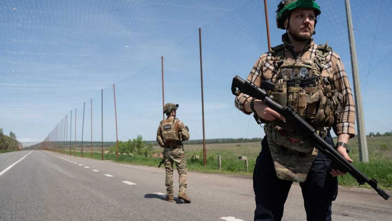 Putin 'se retire' de la forteresse / L'Ukraine inverse le cours de la guerre, reprend des terres