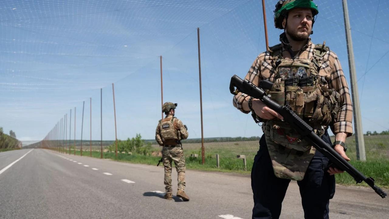 Putin 'se retire' de la forteresse / L'Ukraine inverse le cours de la guerre, reprend des terres