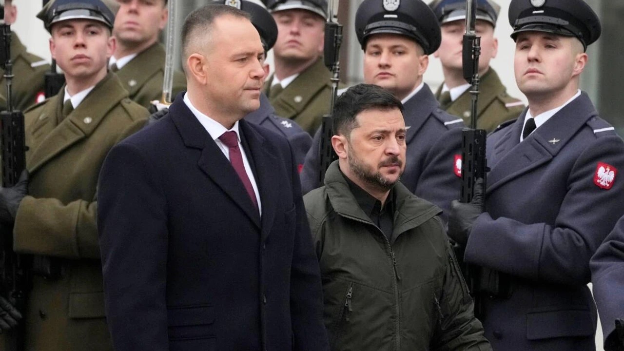 Tension Ukraine-Pologne: Zelensky rend la médaille polonaise à cause d'une unité militaire