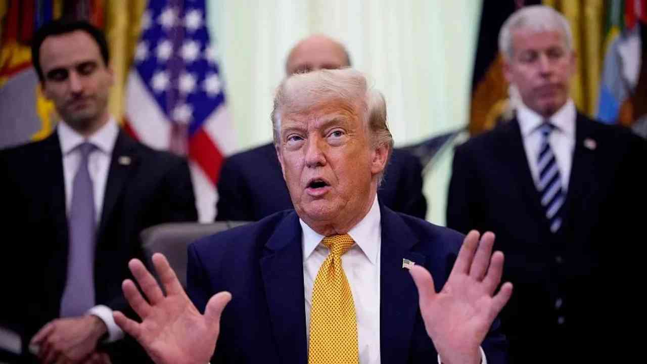 Trump menace l'Europe de tarifs à 100% : riposte contre tout pays taxant les géants tech américains