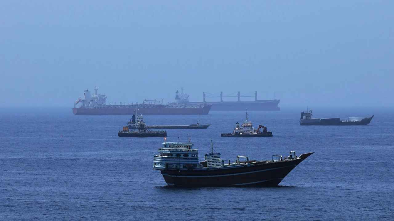 Attaques USA-Iran, «paralysé» de nouveau Hormuz? CNBC : navires passent dans l'obscurité!