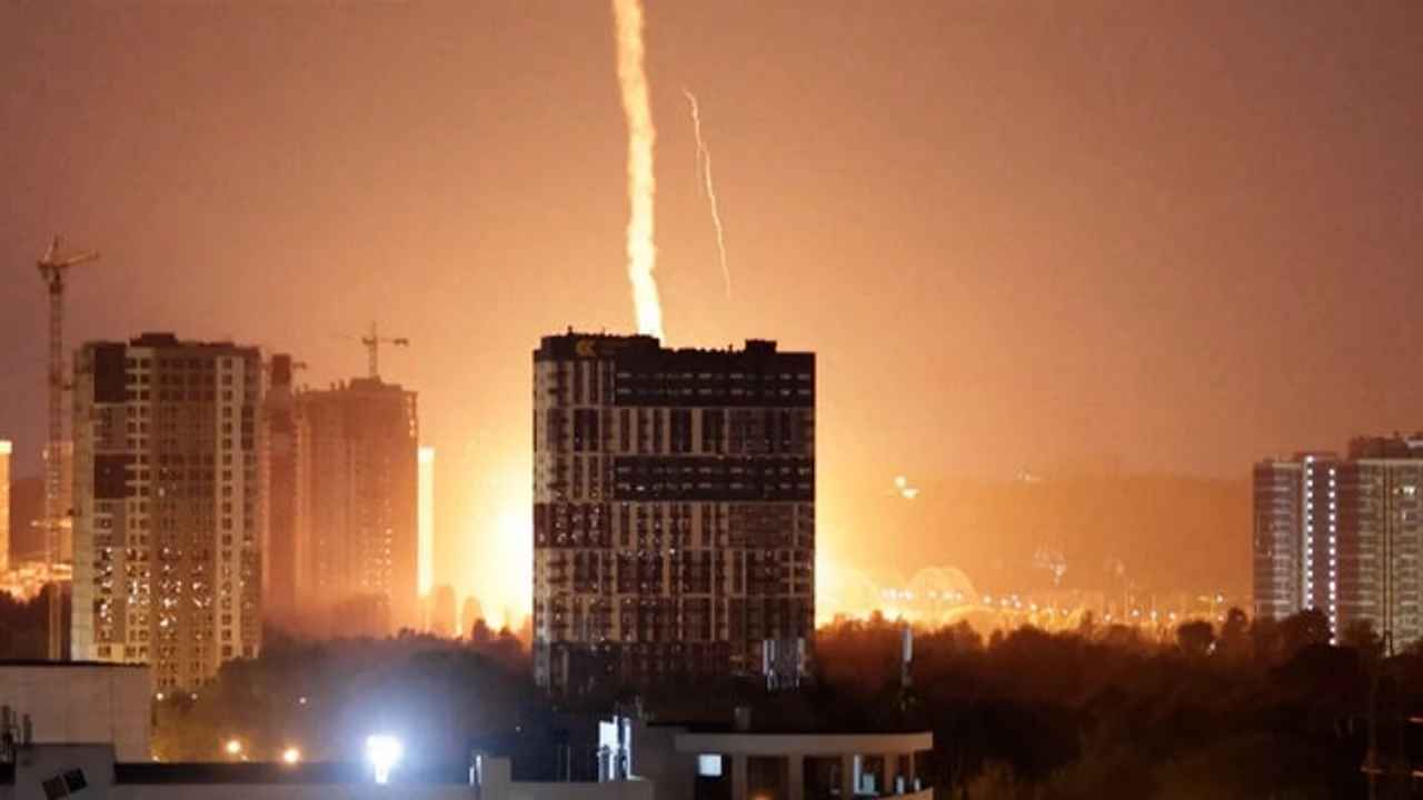 Kiev sous la pluie de missiles russes / Zelensky: Moscou prêt pour une attaque massive