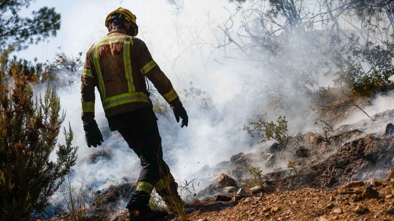 L'Espagne en cendres, le pays en flammes — au moins 12 morts, 19 disparus au sud
