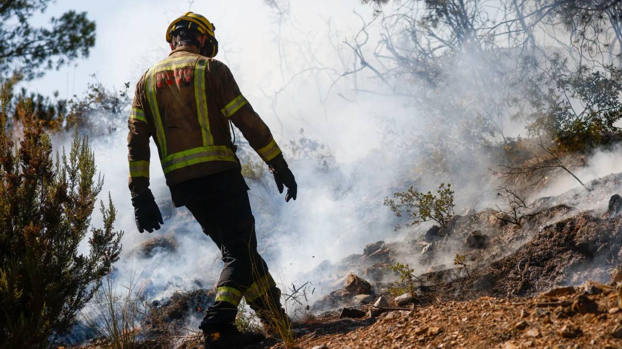 L'Espagne en cendres, le pays en flammes — au moins 12 morts, 19 disparus au sud