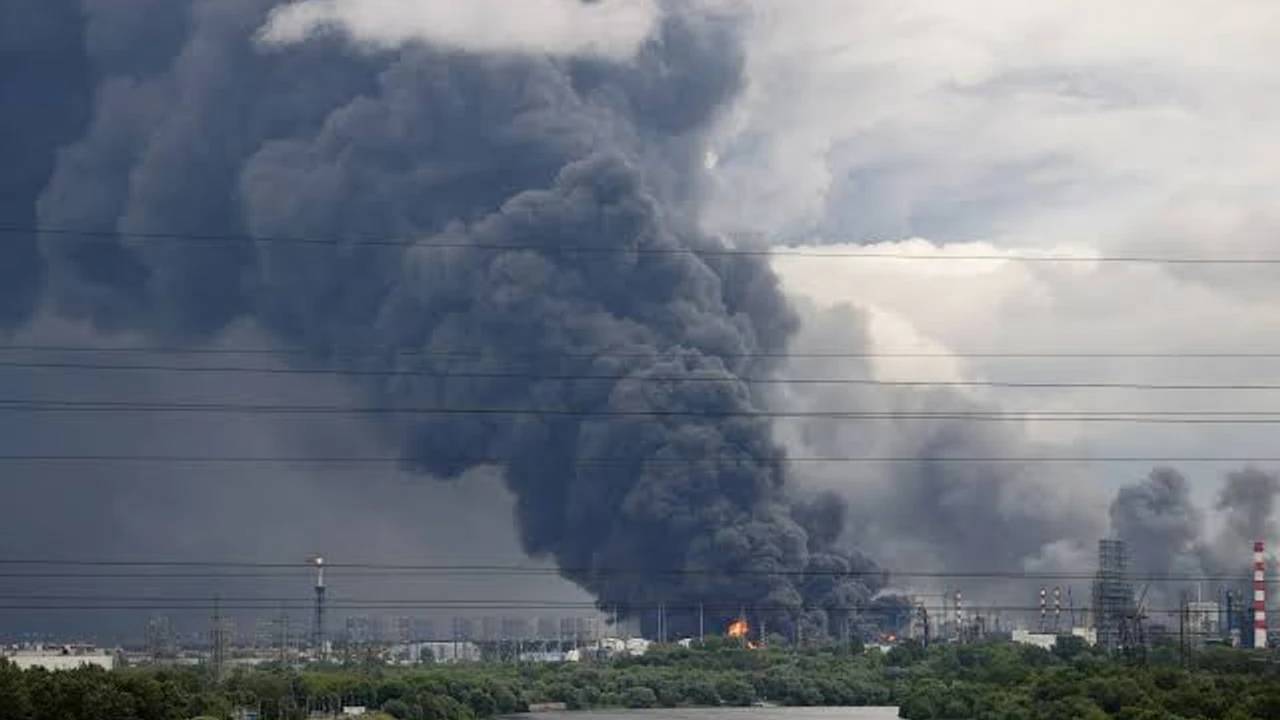 L'Ukraine frappe des navires russes près de la Crimée, escalade / Poutine en alerte