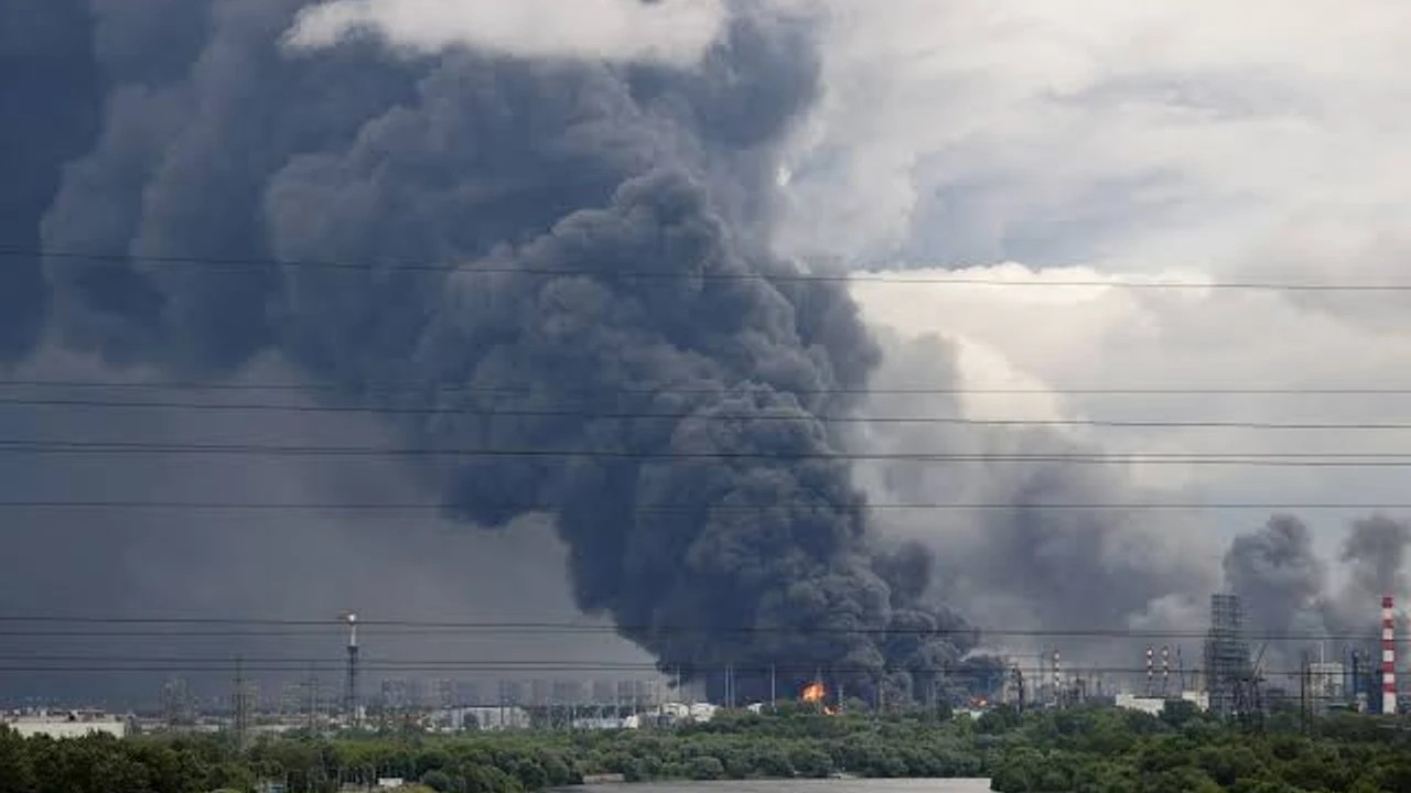 L'Ukraine frappe des navires russes près de la Crimée, escalade / Poutine en alerte