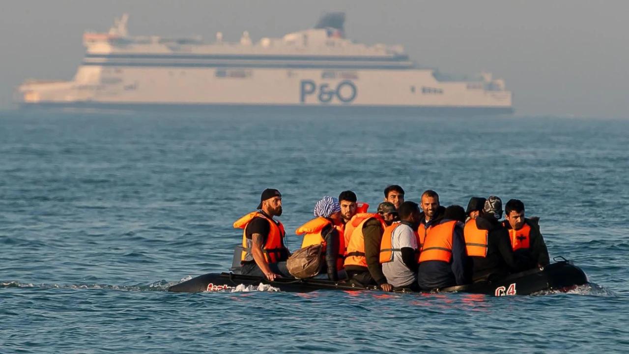 France perd confiance: Britanniques veulent confrontation pour freiner barques en Manche