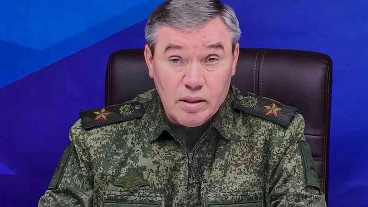 Le chef de l'armée russe se rend au front / Visite les troupes: il reste 4 km jusqu'à…